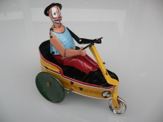 Clown In Seifenkiste,  Blechspielzeug,  Sammlerstück Bild
