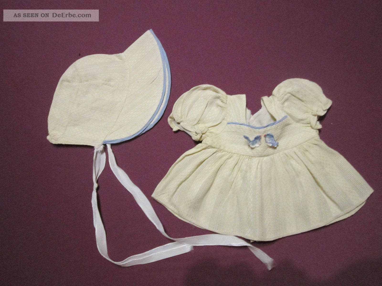 Schöne Alte Puppenkleidung - Supersüsses Kleid Mit Mütze Original, gefertigt vor 1970 Bild