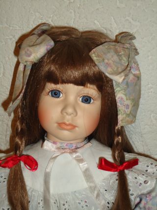 VertrÄumte Puppe Mit Langen Haaren - Blumenkorb - Top Bild