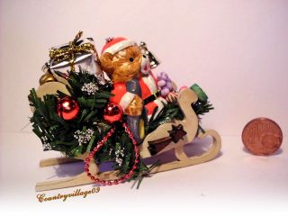 Kleiner Weihnachtsschlitten Mit Bärchen Als Deko Fürs Puppenhaus,  Unikat Bild