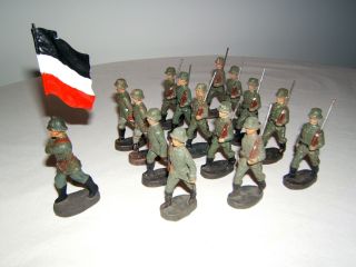 Konvolut,  15 Massefiguren,  Offiziere,  Landser,  Elastolin,  Wehrmacht Soldaten. Bild