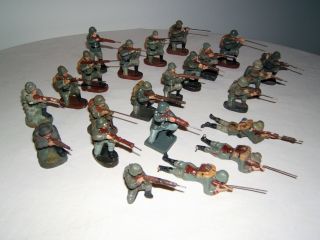 Konvolut,  23 Massefiguren,  Elastolin,  Lineol Usw.  Wehrmacht Soldaten,  Schützen. Bild