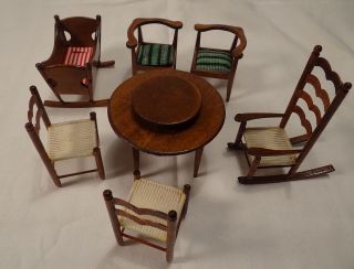 Für Die Puppenstube: Tisch Stühle Schaukelstuhl Wiege Holz Unbespielt Bild