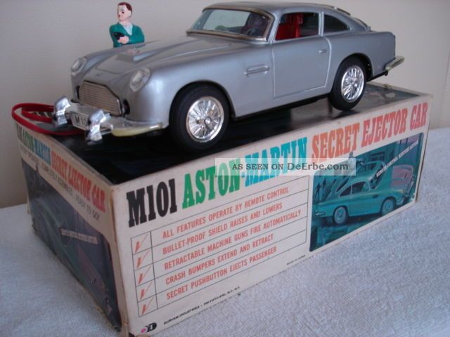 M101 Aston Martin - James Bond - Secret Ejector Car Mit Verpackung