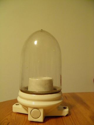 Alte Hoflampe Kellerlampe Wandlampe Fabriklampe Glaskolben Bauhaus Porzellan Bild