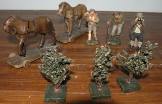 3 Massefiguren,  3 Sträucher,  2 Holz Pferde Kein Lineol Jäger Fernglas Gewehr Bild