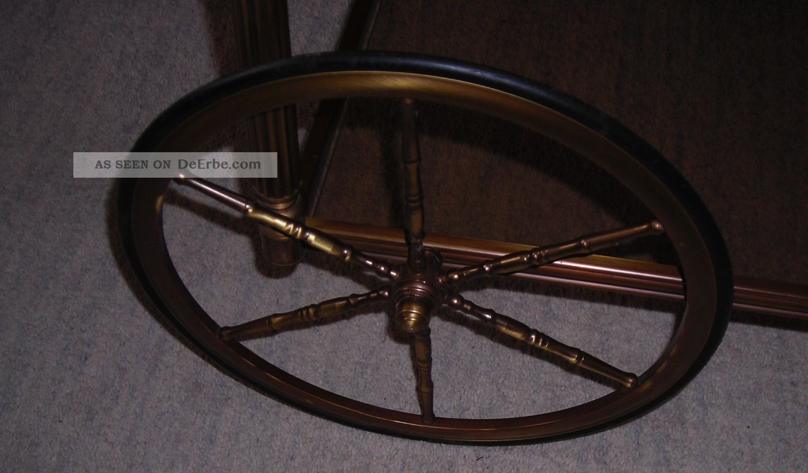 Chariot De Service / Bar Roulant Vintage – Verre Fumé, Métal Doré, 3 étagères