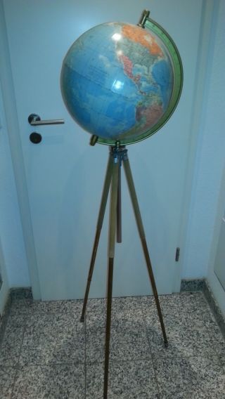 Großer Alter Tripot Globus - - Stativ - Bis 175 Cm Hoch Bild