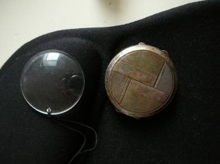Art Deco - Rundes Metall Etui Mit Einzelnem (brillen) Glas (lupe?) Bild