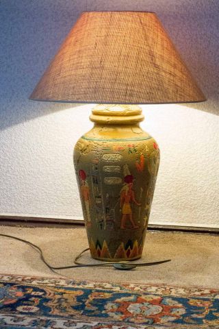 Große Schirm - Lampe 70 Cm Hoch,  Mit ägyptischen Motiven Bild