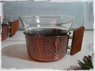 6 Teegläser Kupfer Gehämmert Kupferhalterung Glas 60er Mit Holzgriff Vintage Bild