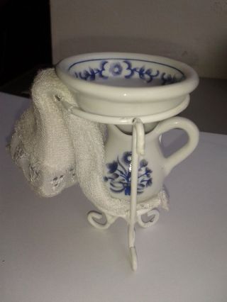 Antiker Waschstand Waschschüssel Mit Krug Und Handtuch Puppenstube Puppenhaus Bild