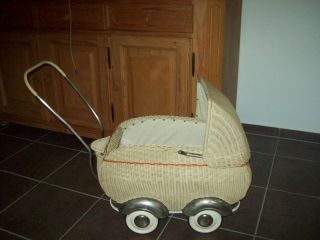 Nostalgie Puppenwagen Bild