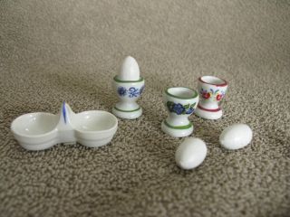 Puppengeschirr Antik,  Eierbecher,  Porzellan Bemalt,  Mit Holz - Eiern Und Salzfass Bild