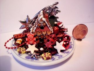 Weihnachtsteller Mit Schokoladen - Weihnachtsmann Und Knusperhaus Fürs Puppenhaus Bild