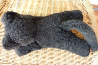 Grisly - Schwarze Katze Liegend,  Ca.  29cm,  Mit Markenknopf Bild