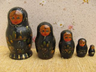 Seltene Alte Schwarze Matrioschka - 5 Puppen Ineinander - Äußere Puppe 8,  5 Cm Bild