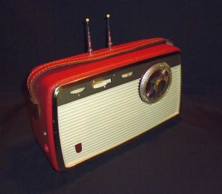 Grundig Kofferradio Party Boy Transistor 200.  Kofferradio 1960.  Kult Radio Bild
