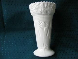 Jugendstil Art Deco Vase Blumenvase Weiß Pressglas Rosenmuster Rosen Bild