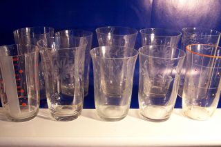 11 X Verschiedene Dekors,  Trinkglas,  Saftglas,  Becher,  Wasserglas,  Weinglas,  Um 1930 Bild