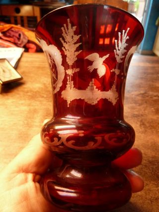 Böhmische Rubinglas Geschliffen Vase Bild