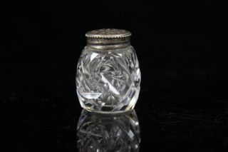 Antiker Salzstreuer Aus Kristall Mit 800er Silber Deckel Gewürzstreuer 4 Cm Bild
