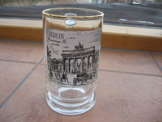 Glas Aus Berlin Mit Motiv,  Brandenburger Tor Um 1850,  Mit Henkel,  0,  4 Liter Bild