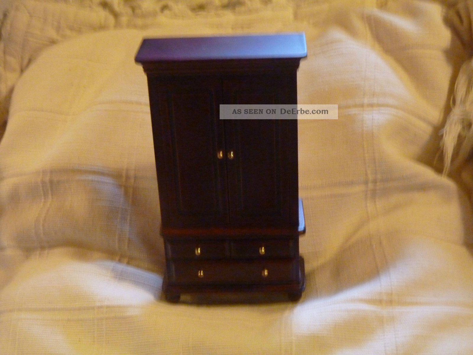 Puppentstube Puppenstubenmöbel Möbel Nostalgie Schrank Kleiderschrank Original, gefertigt vor 1970 Bild