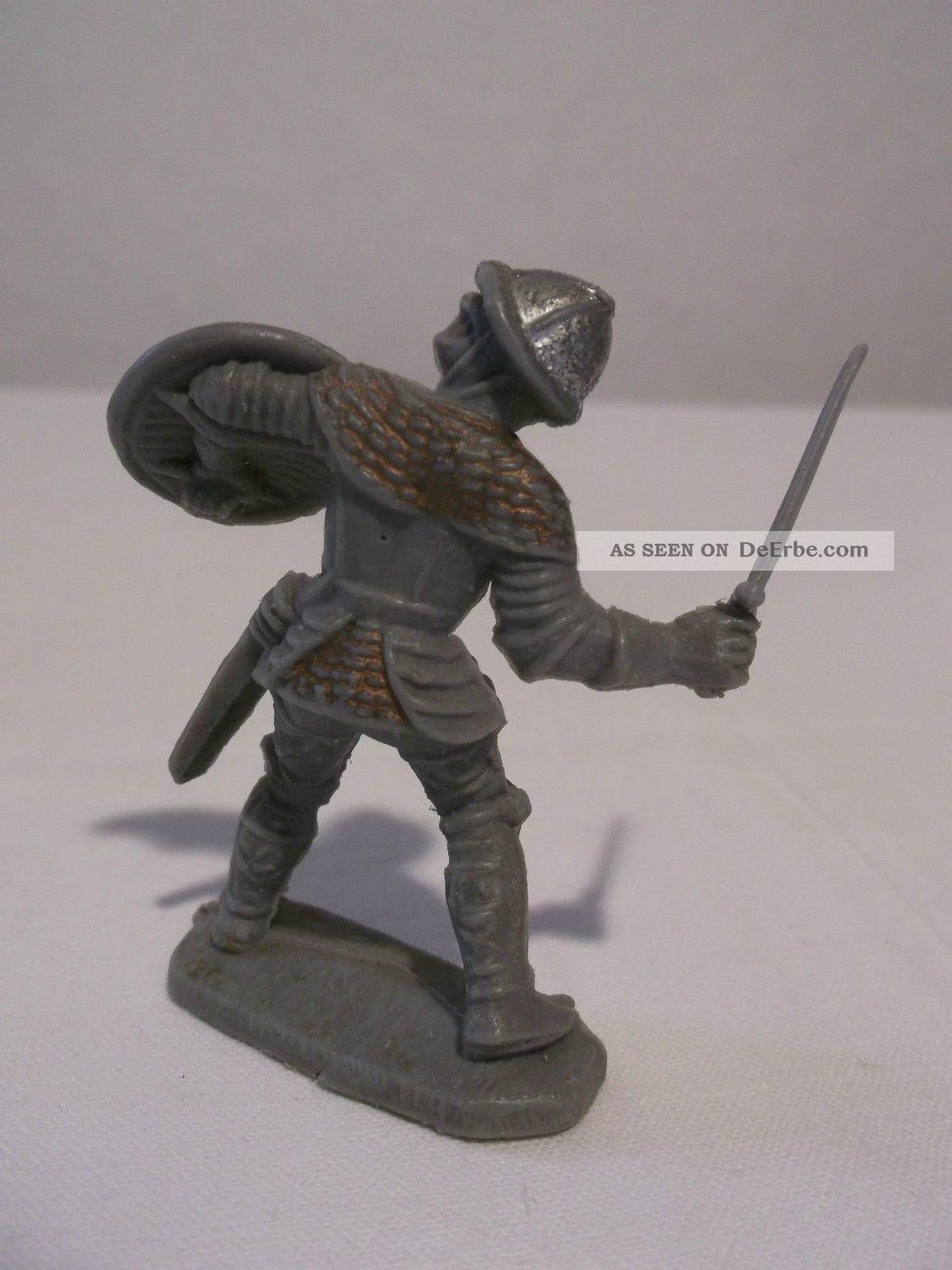 Ritter Mit Erhobenem Schwert U. Schild, Ddr - Spielzeug, Mittelalter