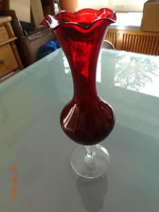 Glas Vase Ca.  1970 Rotes Glas Auf Gedrehten Stiel Bild
