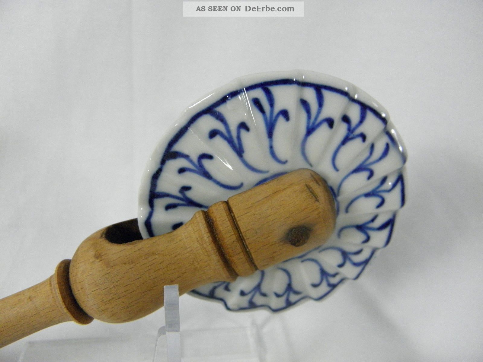 Zwiebelmuster Teigrad,  Teigrädchen - Antikes Küchenutensil,  Küchengerät Populäre Dekore & Formen Bild