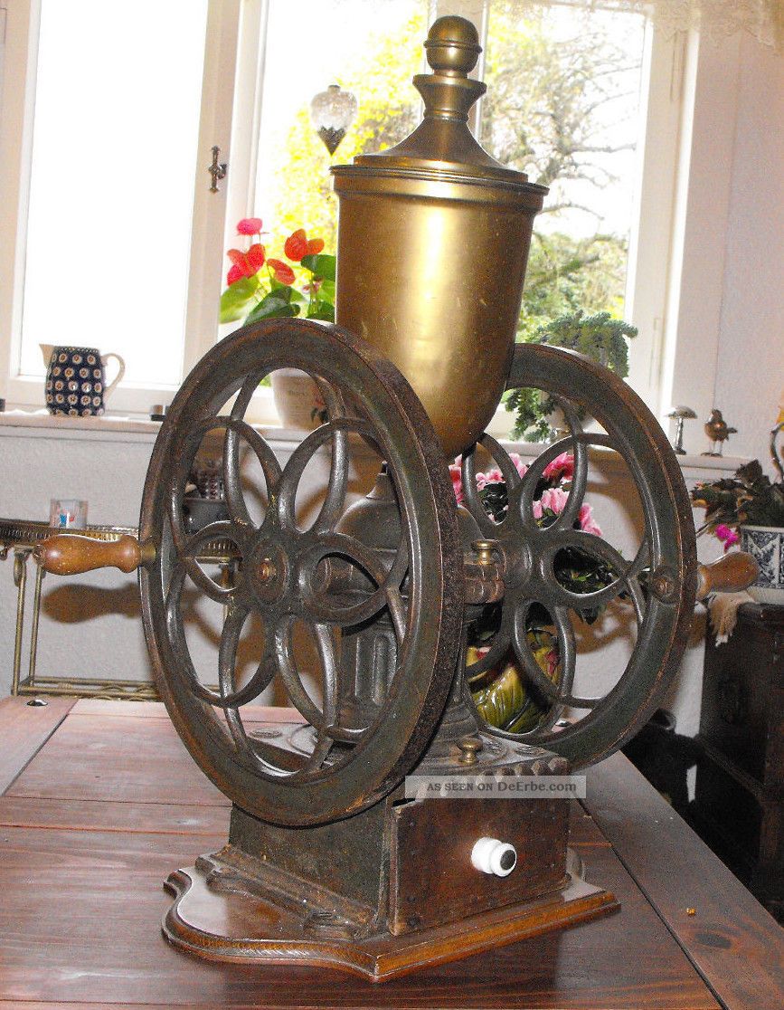 Antike Kaffeemühle Mit Schwungräder Ca.  1890 - Sehr Gut Erhalten Haushalt Bild