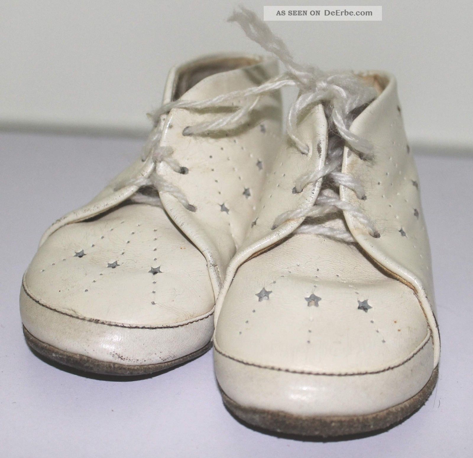 Alte Kinderschuhe Weiß Für Große Puppen Original, gefertigt vor 1970 Bild