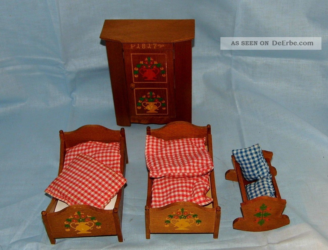 Altes Ddr Bauernmöbel Puppenmöbel Puppenstube Schlafzimmer Betten Wiege Schrank Original, gefertigt vor 1970 Bild