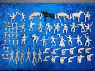 Konvolut 42 Merten Kunststoff Figuren Rohlinge Wildwest Cowboys 4cm Bild