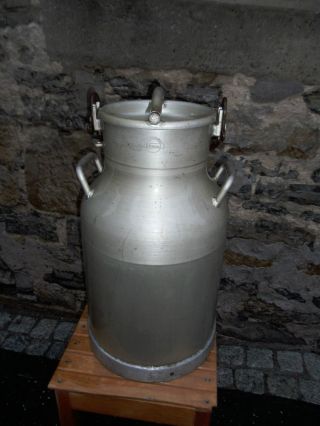 Riesen Alte Milchkanne Kanne Mit Deckel Aus Aluminium V.  Bauernhof Bild