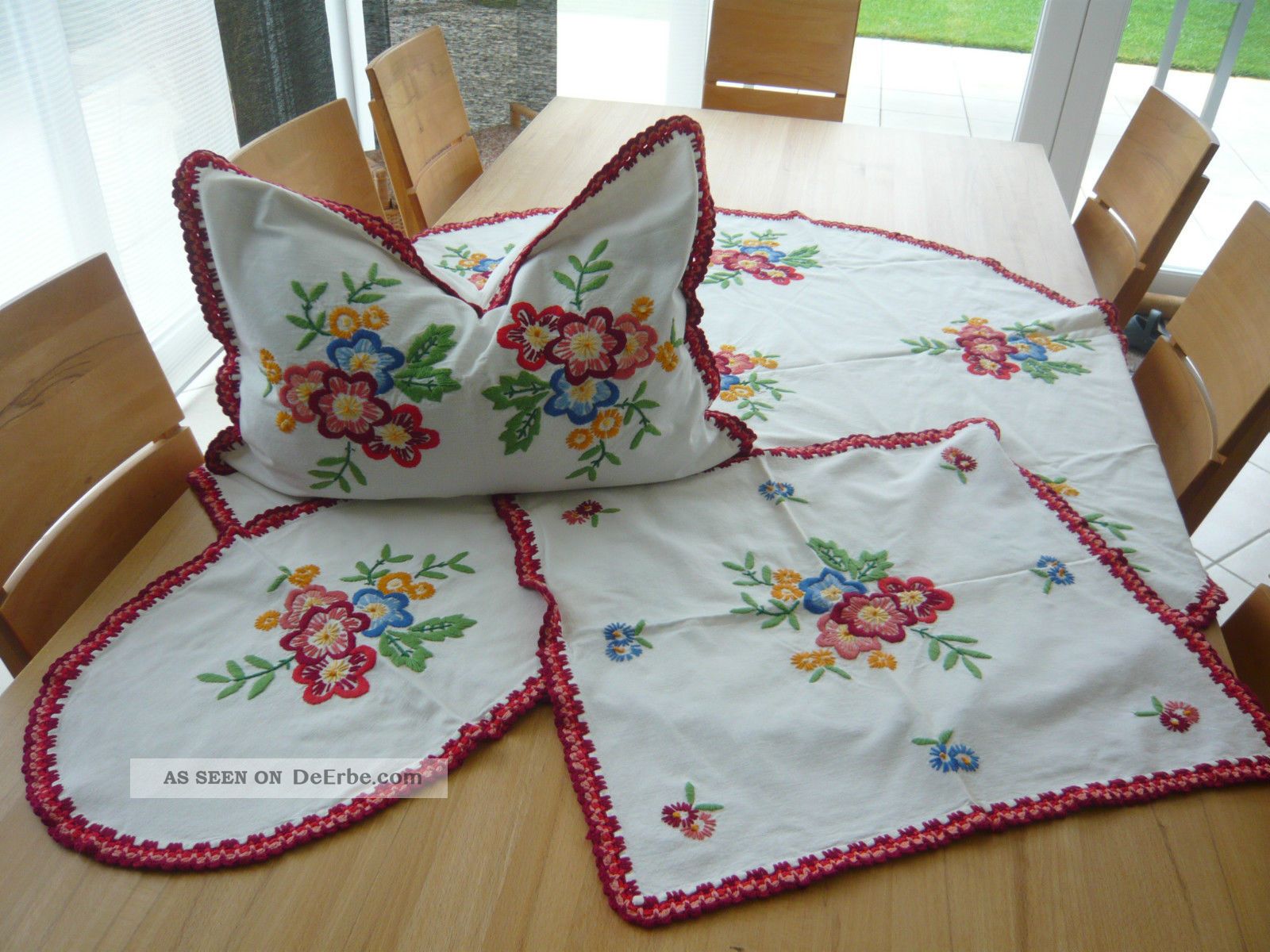 4 Teiliges Wäscheset Tischdecke Mitteldecke Kissenhülle Handarbeit Bestickt Top Tischdecken Bild
