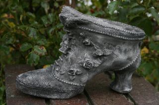 Blumentopf,  Pflanzgefäß,  Viktorianischer Stiefel,  Steinfigur Patiniert Steinguss Bild