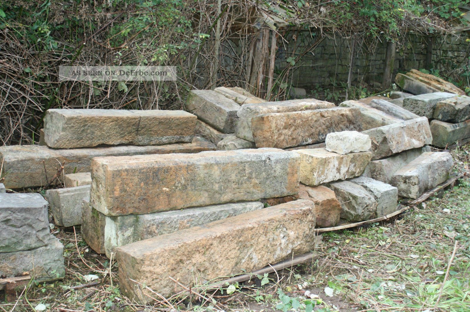 Historische Sandsteinfundamente Mit Ablaufkante,  Türpfosten,  Fensterstürze Etc. Original, vor 1960 gefertigt Bild