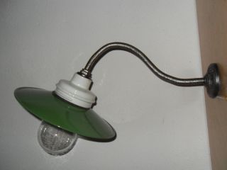 Alte Lampe,  Außenlampe,  Hoflampe M.  Porzellankopf,  Emailleschirm,  Schraubglas Bild