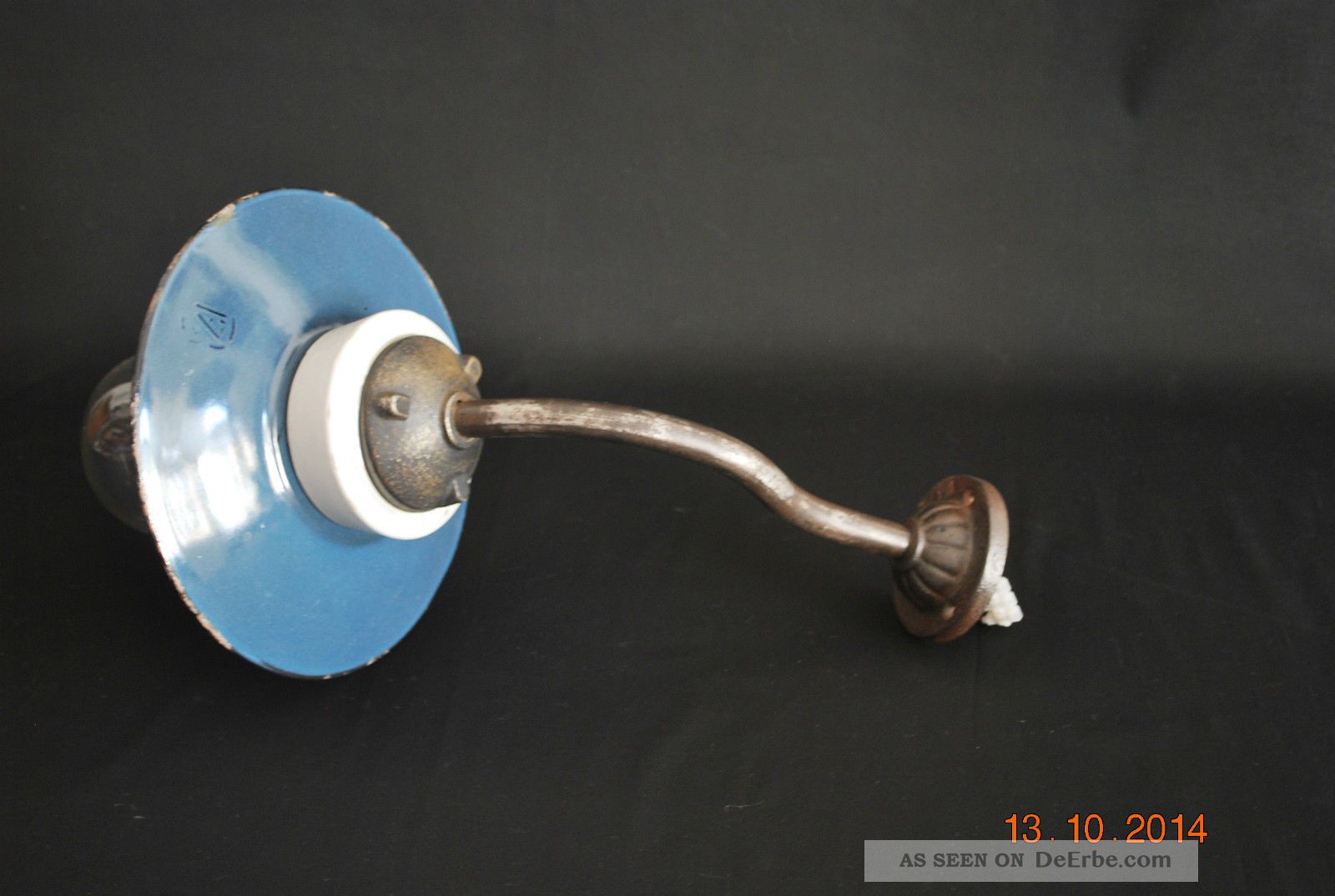 Alte Hoflampe,  Ausleger Emaille Gusseisen Porzellan In Kräftigem Blaugrau Original, vor 1960 gefertigt Bild