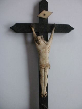 Frankreich Dieppe 18.  /19.  Jh - Bein Geschnitzte Jesusfigur An Holz - Standkreuz Bild