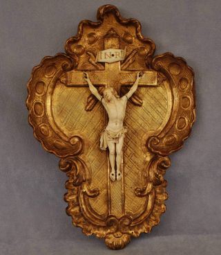 Antikes Kruzifix Christus Aus Bein In Geschnitztem Holzrahmen Beinarbeit 18.  Jhdt Bild