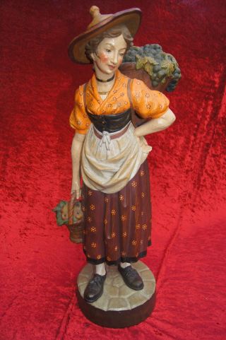 Große Holzfigur Holzschnittzerei Oberammergau Winzerin A.  Unterthiner 1180 Dm Bild