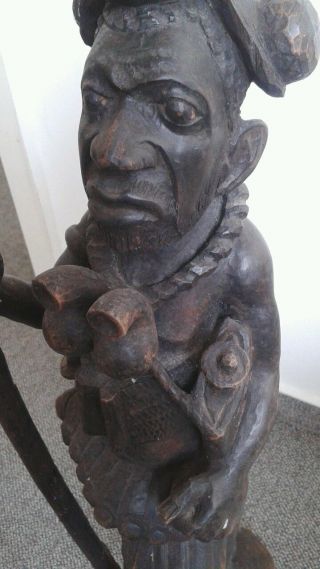 Großer Krieger Alte Holzfigur Figur Künstlerische Handarbeit Bild