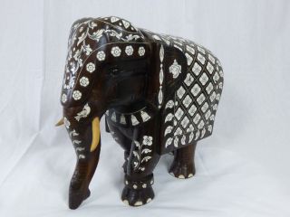 Skulptur Eines Elefanten,  Holz Mit Einlegearbeit Bild