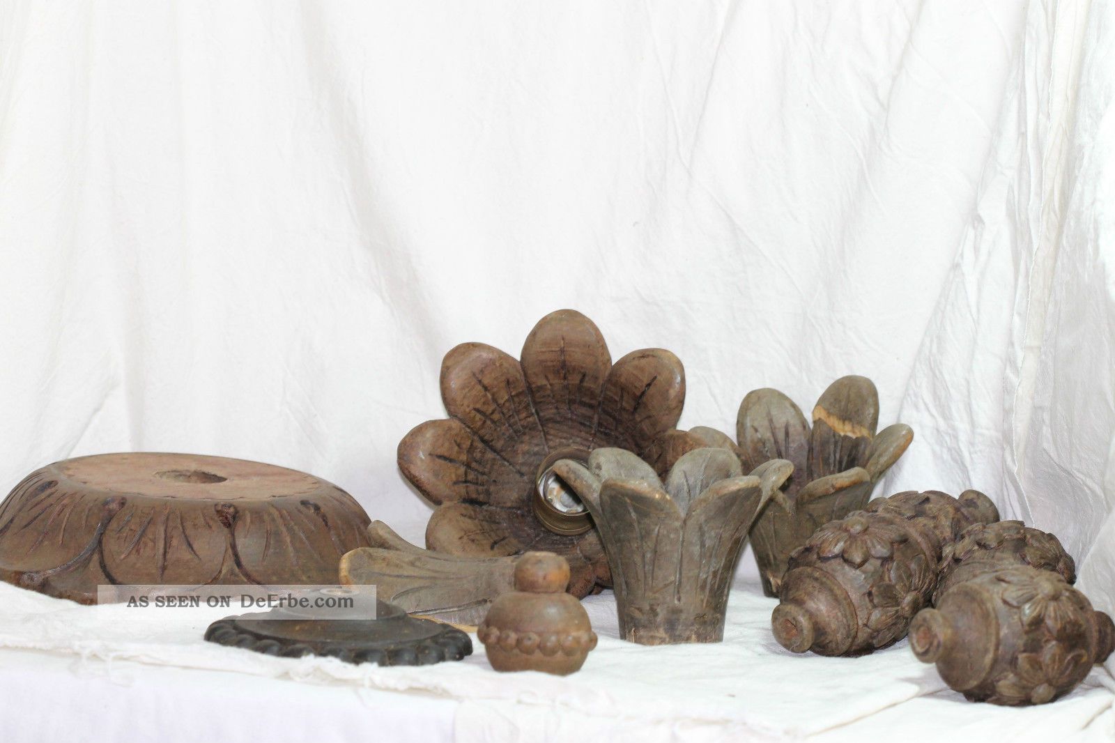 Konvolut Mit Zubehör Einer Geschnitzten Lampe - Wohl Um 1900 Holzarbeiten Bild