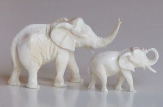 Bein Beinarbeiten Paar Elefanten Figuren Mutter Mit Kind Bild