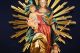 Holz Geschnitzte Heiligenfigur Strahlenmadonna Gold Und Bunt Gefasst 40 Cm Skulpturen & Kruzifixe Bild 2