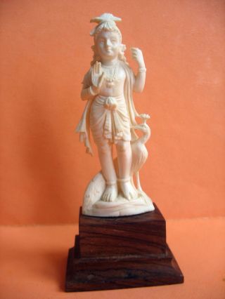 Fein Geschnitzte Indische Gottheit,  Bein Auf Holzsockel Bild